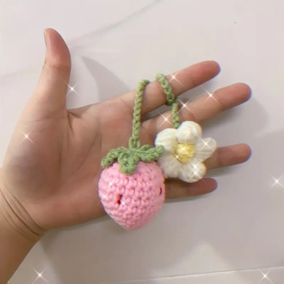 Bag Charm Crochet Strawberry Purse Daisy Knit Woolen Flower Keychain Handmade - Picture 1 of 3